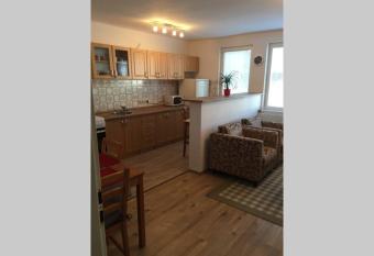 Apartm  n se zahradou v Protiv  n     .2 allows 18 year olds to book a room