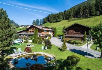 Oberjahrl has Balcony rooms