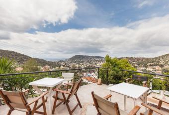WHOLE HOUSE NEAR THE BEACH WITH AMAZING VIEW has Balcony rooms