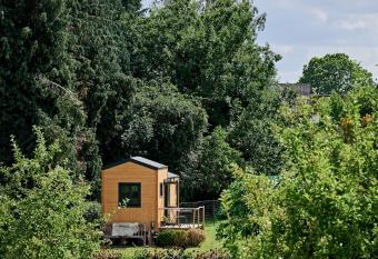 Joly Tiny House has Balcony rooms
