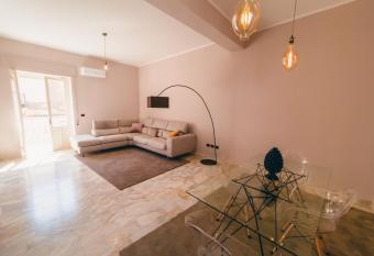 FICU PALACE has Balcony rooms