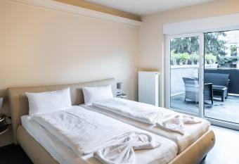 Nomad Serviced-Apartments allows 18 year olds to book a room