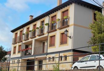 Apartamento Mirador del Pantano 1 allows 18 year olds to book a room