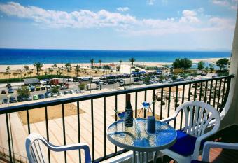 Spondylus Apartment allows 18 year olds to book a room