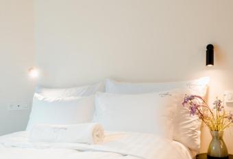 Heirloom Hotels - The Librarian has Balcony rooms