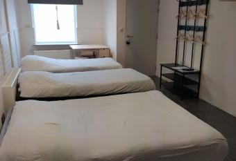 The place allows 18 year olds to book a room