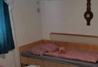 Nagyi Vend  gh  z Kecskem  t allows 18 year olds to book a room