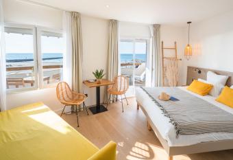 H  tel Casa Marina allows 18 year olds to book a room