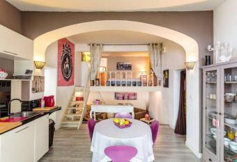 La maison de Tao has Balcony rooms