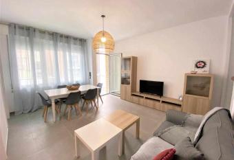 Roses Casc Antic SL Sant Elm allows 18 year olds to book a room