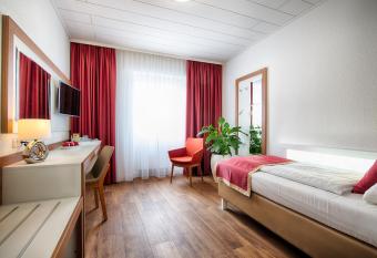 Hotel Senator allows 18 year olds to book a room