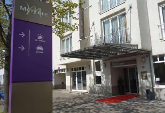 Mercure Hotel Plaza Magdeburg allows 18 year olds to book a room