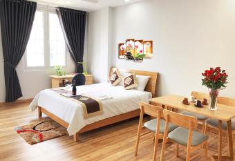 The Lumiere near Tan Son Nhat Airport has Balcony rooms