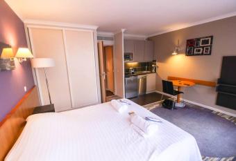 Studio With Balcony In Issy Les Moulineaux has Balcony rooms