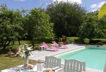 Au Logis de la Mongie allows 18 year olds to book a room