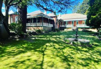 Rowan Brae Historic Guesthouse has Balcony rooms
