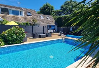 Beautiful apartment with private pool near Tenby has Balcony rooms