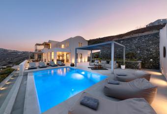 Eolia Luxury Villas has Balcony rooms