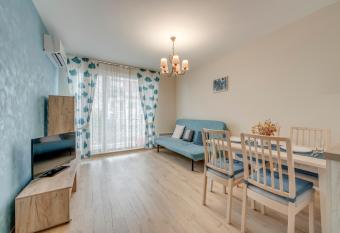 Bright and Newly Refurbished Apartment near Center allows 18 year olds to book a room