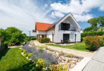 Pilger Apartments has Balcony rooms