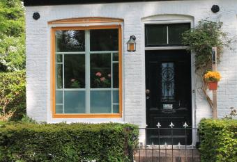 B&B Appartement De Winkeljuffer has Balcony rooms