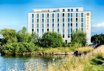 B&B Hotel Wilhelmshaven allows 18 year olds to book a room