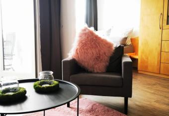 Fr  ulein Frida - Steinhude allows 18 year olds to book a room