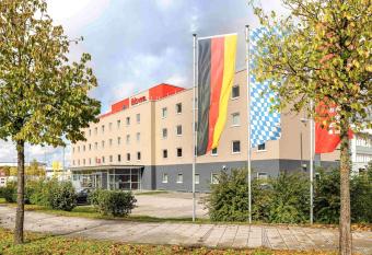 ibis Hotel M  nchen Messe allows 18 year olds to book a room