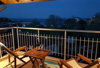 Deluxe Aquamarine has Balcony rooms