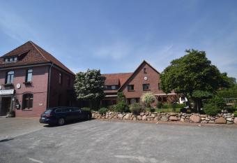 Gasthaus Deutsches Haus garni allows 18 year olds to book a room