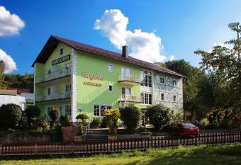 Hotel Garni Regina has Balcony rooms