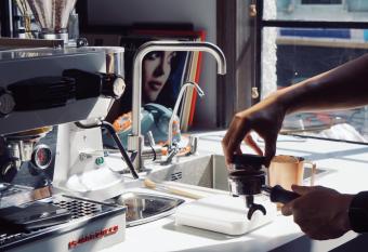 Shanghai Downtown Hills Boutique Guesthouse - Near Metro Line 7, Exit 3, Changping Road has Balcony rooms