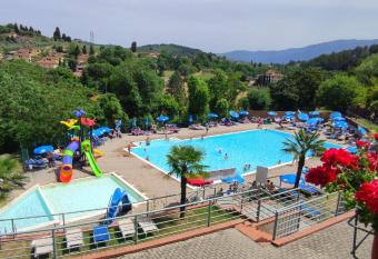 SMALL CAMP IL POGGETTO has Balcony rooms