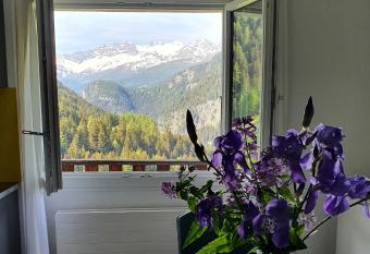 Hotel Zarera has Balcony rooms