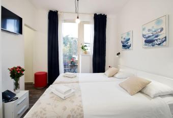 Art Like Rooms allows 18 year olds to book a room