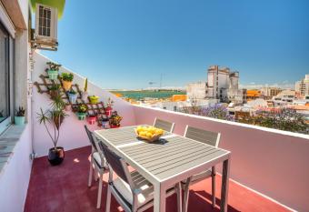 Dreamers Duplex with Seaview allows 18 year olds to book a room