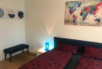 Casa sciliar blu centro paese has Balcony rooms