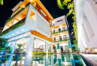 Hoianese Hotel - Lip Lip Pool Villa allows 18 year olds to book a room