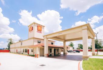 Palace Inn Crosby allows 18 year olds to book a room