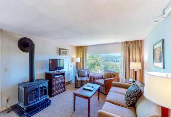 Mountainside Resort C402 has Balcony rooms