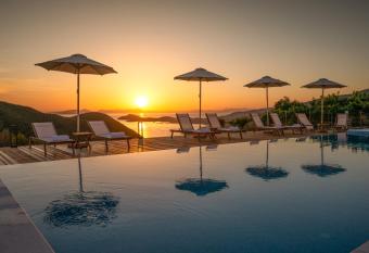 Ninemia Luxury Residence has Balcony rooms