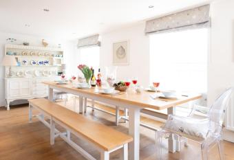 Mansard House has Balcony rooms