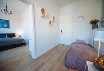 Apartmenthaus Kaiser Friedrich allows 18 year olds to book a room