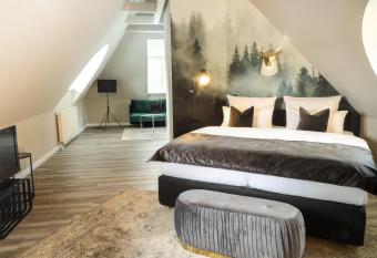 Meinsbur Boutique Hotel has Balcony rooms