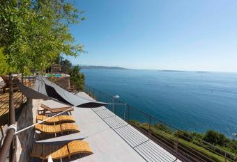 BNB RENTING Breathtaking luxurious villa with sea-view in Th  oule sur Mer has Balcony rooms