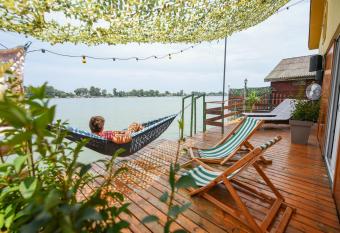 Sagando - Floating house on Sava river has Balcony rooms