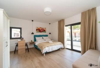 Libar Studio Apartments has Balcony rooms