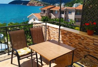 Apartments Abramovic 2 has Balcony rooms