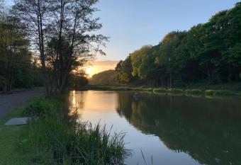 Barlow Country Club - Mill Farm Cottages has Balcony rooms