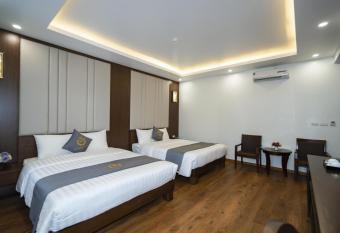 Luxury Palace Hotel has Balcony rooms